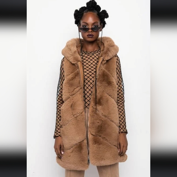 AKIRA Jackets & Blazers - Akira Tan Eskimo Panel Faux Fur Vest M